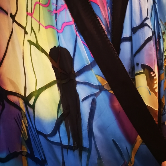 ✨Host pick!✨ Abstract Hand Painted Kimono - Picture 4 of 9